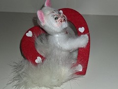 Annalee 3 in “Kitty Love” White Cat Felt Heart Artist Doll Valentine’s Day New