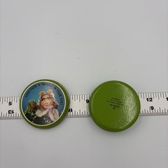 Vintage 1980 Hallmark Muppets Tin Kermit The Frog and Miss Piggy 2 inch diameter