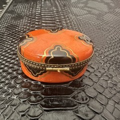 French Limoges Classic Oval Trinket Box Peint Main Hand Painted 4 Leaf Clover