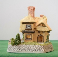 David Winter Premiere Spring Hollow Mint in original box with a COA.