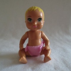 NEW 2019 Barbie Skipper Babysitter Nursery Baby Girl Doll Freckles Pink Diaper