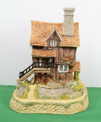 David Winter Lace Makers Cottage. In original box with COA.