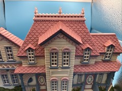 Burwood 12”Victorian Mansion House Plastic Wall Hanging Decor Pink. Vintage