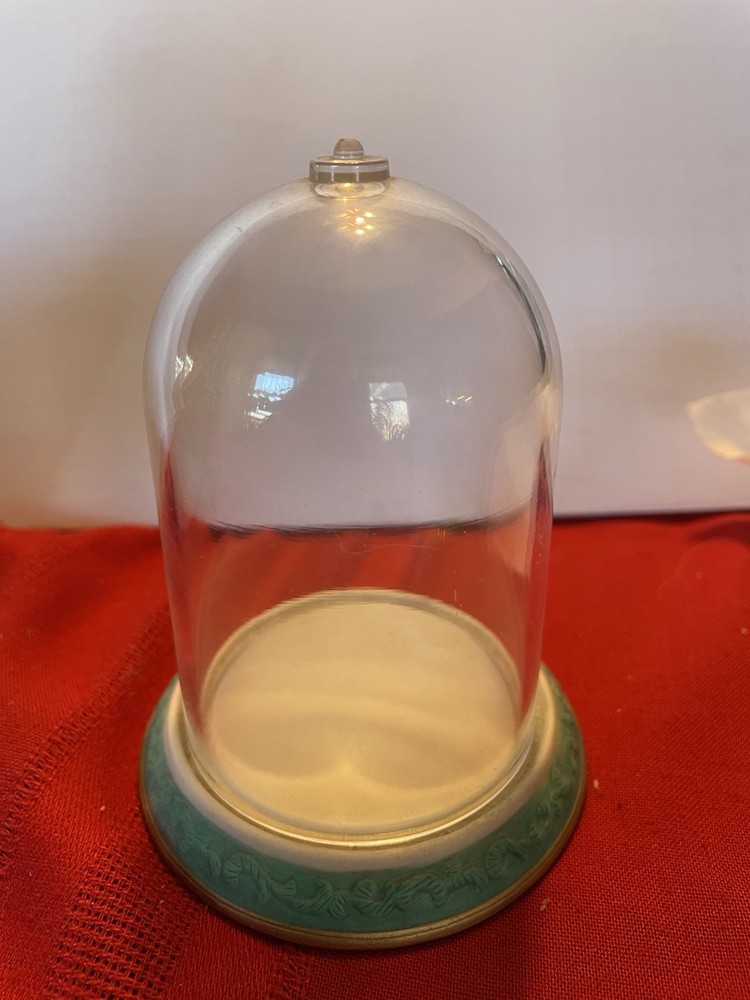 Avon Mrs Albee Miniature Dome Display 1995