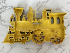 Lot of 2 1975 Homco Wall Hangers 7362 Trolley Car 7363 Train Locomotive Engine