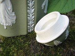 WEDGWOOD RARE TEA CADDY GREEN DIP JASPER AND WHITE RELIEFS OF ZEPHYRS AND GARLAN