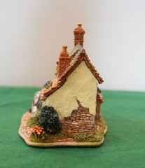 Lilliput Lane Cottages Kiln Cottage L2124 Mint in original box with deed.
