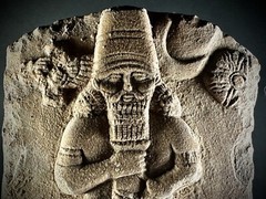 LARGE ASSYYRIAN STONE CARVED PLAQUE DEPICTING MALE RULER UNDER THE SUN AND STARS