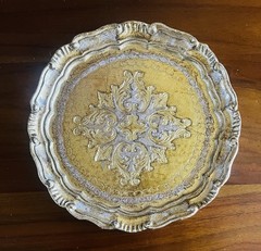 Vintage Florentine Gold Wood Tray 7 5/8″ Scalloped Edge Gold Gilt Detail Italy