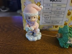 2000 Precious Moments Heartstrings Santa Pulling Tree Covered Trinket Box 3.5”T
