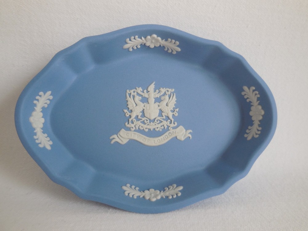1961 Wedgwood Blue Jasperware City Of London Pin Tray