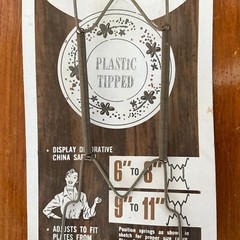 Vintage Adjustable Plate Hanger in Original Packaging Fits 6″ to 11″ NOS