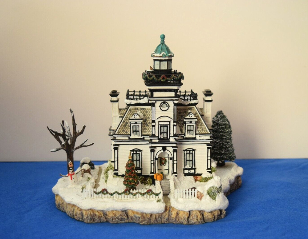 Harbour Lights Winter at Fort Tompkins NY. MIB with COA. Signed.