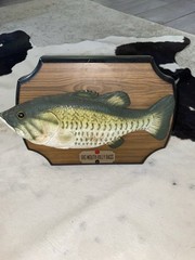 Gemmy Industries Big Mouth Billy Bass Singing Fish Wall Plaque Plastic