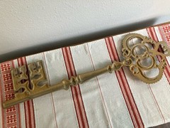 Vintage 1970’s Skeleton Key Wall Decor Sexton Metal Gold-Tone Hanging 27.25”