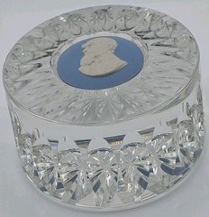 WEDGEWOOD LEAD CRYSTAL & JASPERWARE CAMEO CHARLES DICKENS PAPERWEIGHT