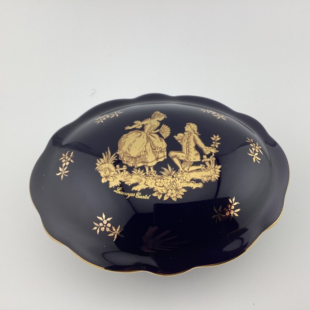 Limoges Castel Oval Trinket box with 22K Gold Design, made in France
