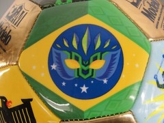 MODELO BEER ⚽ BEAUTIFUL GAME SOCCER BALL WITH DISPLAY STAND NEW OLD STOCK VTG