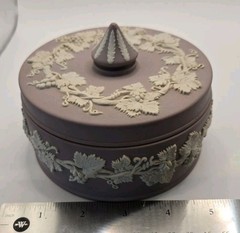 Round Lid Lilac Wedgewood Jasperware Jewelry Trinket Box Grapevine Bas Reliefs