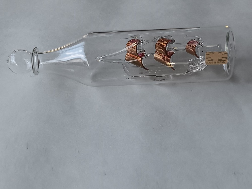 VTG MAYFLOWER GLASS WITH SMALL SHIP INSIDE A BOTTLE BRITAIN