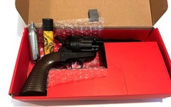 Daisy Red Ryder CO2 BB Pistol New in Box -Includes Co2 Cartridge & 1 BB Packs
