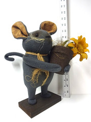 Rugged Chic Mouse with Yellow Flower Michael McCarty Design Made in USA NEW