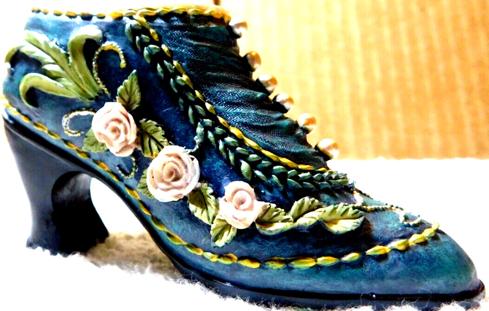 Unbranded~Tiny Molded Resin Painted Embossed Antique Women’s Mini. Shoe-Roses