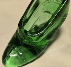 Vintage Emerlad Green Pressed Glass SHOE Slipper High Heel Figurine Unbranded