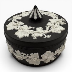 WEDGWOOD Black Jasperware 5″ Round Grapevine TRINKET BOX England UK Grape Leaf