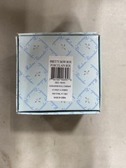 Madame Alexander Classic Collectibles – Pretty Bow Box, NIB J24