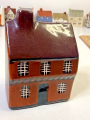 RARE Mudlen End Studio Felsham Suffolk Miniature Bow Fronted Shop Cottage 11 RED