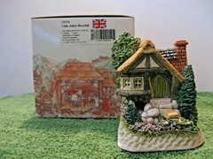 David Winter Enesco Little John’s Riverloft Mint in box. D1254