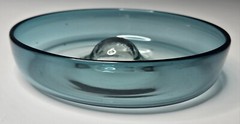 Vintage 1960’s Unbranded Aqua Blue Glass Raised Center Handmade 7.25″ Round Bowl