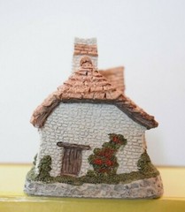 David Winter Sussex Cottage In original box.