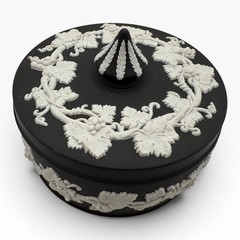WEDGWOOD Black Jasperware 5″ Round Grapevine TRINKET BOX England UK Grape Leaf