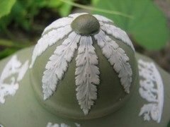 WEDGWOOD RARE TEA CADDY GREEN DIP JASPER AND WHITE RELIEFS OF ZEPHYRS AND GARLAN