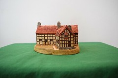 Lilliput Lane William Shakespeare Birthplace Version 3 Mint in box with a deed.