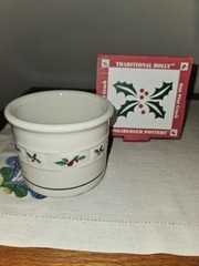 RETIRED LONGABERGER POTTERY: TRADITIONAL HOLLY 1 PINT CROCK