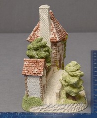 David Winter Tollkeeper’s Cottage collectible cottage sculpture PAINT WORN