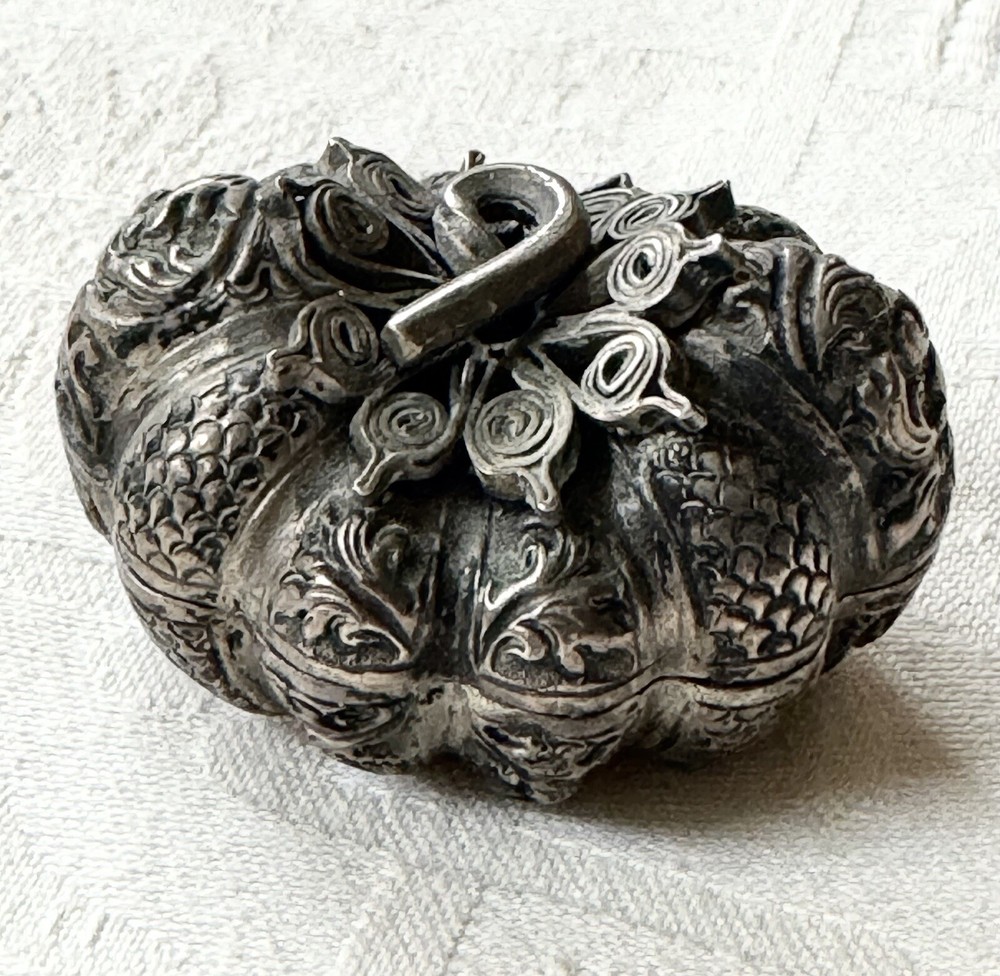 Vintage High Relief 800 Silver Ornate India Gourd Trinket Box