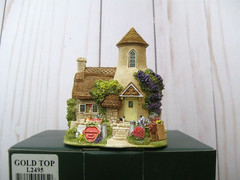 Lilliput Lane Cottages Gold Top Mint in its original box with a deed. L2495