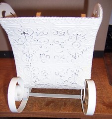VINTAGE UNBRANDED GLITTERED METAL WHITE SCROLLED SLEIGH