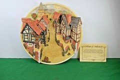 David Winter Collector’s Guild Piece In original box with a COA.