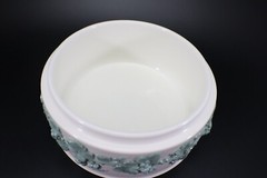 Wedgwood COVERED CANDY BOX Celadon Green on Cream Grapevine England Vintage