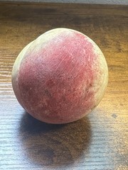 VINTAGE ALABASTER STONE FRUIT PEACH Nice Colors Veins Heavy Early