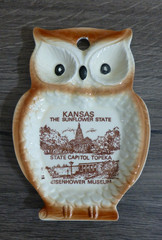 1970 ‘s Kansas The Sunflower State Souvenir Ceramic Owl Spoon Rest Wall Decor