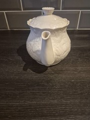 Belleek Serenity Floral Tea Pot – Ireland – Excellent Condition