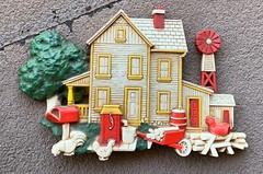 Vintage 1975 HOMCO Plastic WALL PLAQUES RED BARN AND FARM HOUSE Kitchen Wall Art