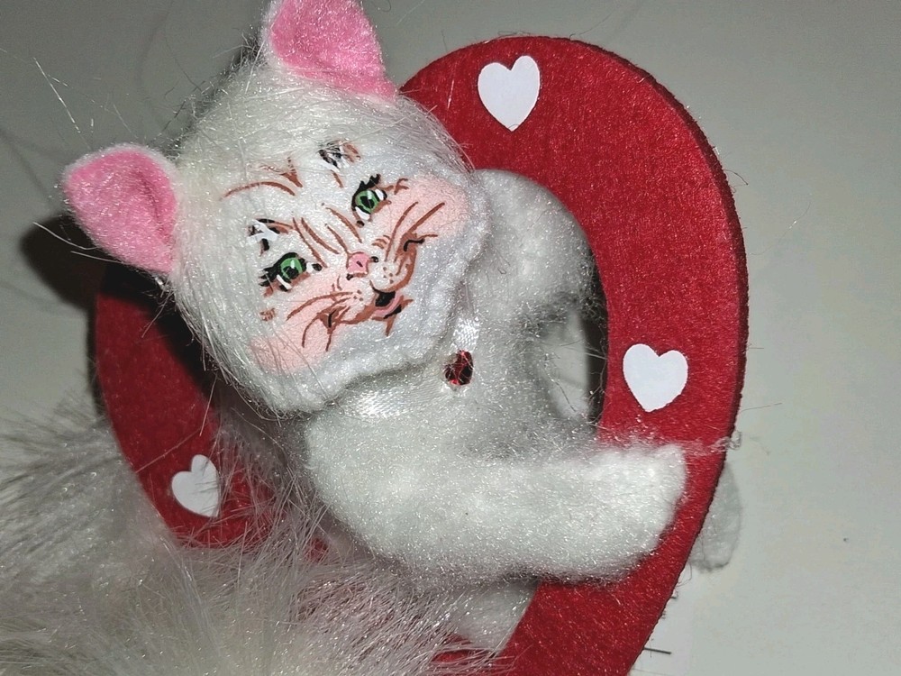 Annalee 3 in “Kitty Love” White Cat Felt Heart Artist Doll Valentine’s Day New