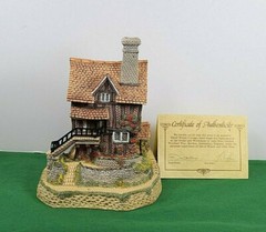 David Winter Lace Makers Cottage. In original box with COA.